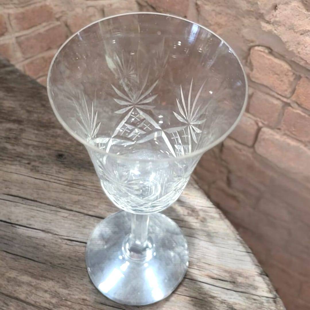 Copas de Cristal de Bohemia talladas - Elegancia y Tradición - Cositas Antiguas – La Guadaña, Anticuarios Online en Jerez , vender antigüedades, muebles antiguos