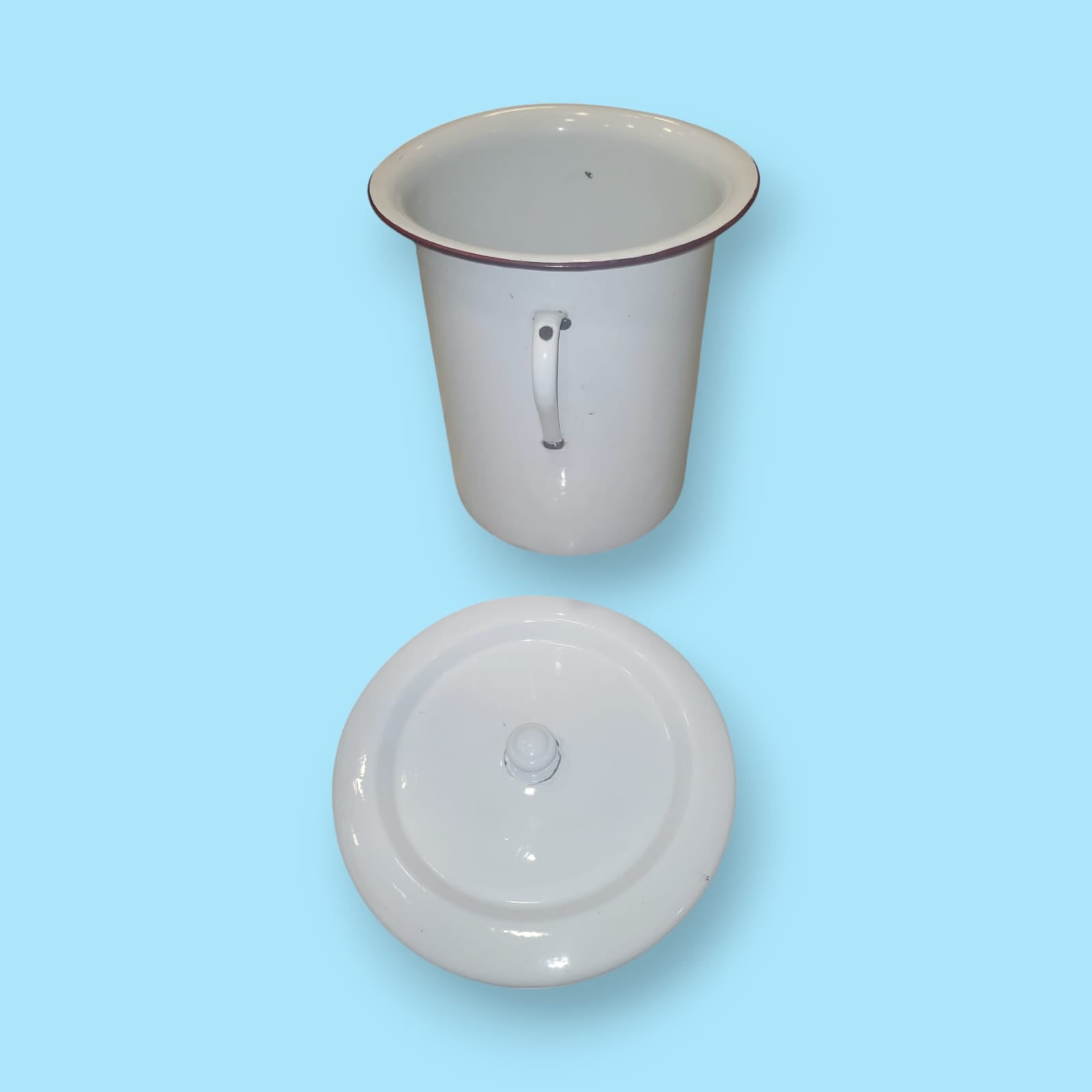 Cubo esmaltado blanco de la década de 1920 – Pieza vintage - Cositas Antiguas – La Guadaña, Anticuarios Online en Jerez , vender antigüedades, muebles antiguos