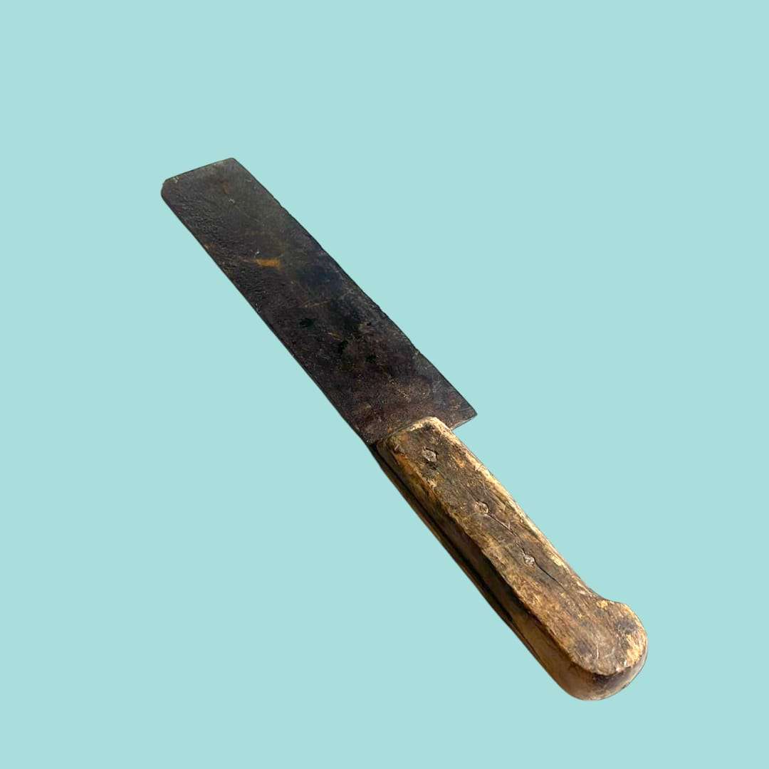 Cuchillo remolachero antiguo de hierro y mango de madera - Cositas Antiguas – La Guadaña, Anticuarios Online en Jerez , vender antigüedades, muebles antiguos
