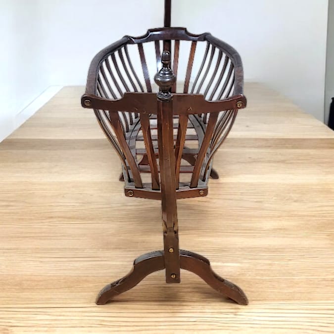 Cuna Mecedora Vienesa Art Nouveau: Elegancia 1890-1920 - Cositas Antiguas – La Guadaña, Anticuarios Online en Jerez , vender antigüedades, muebles antiguos