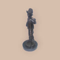 Escultura de bronce muchacho con gorro y palo – Calidad - Cositas Antiguas – La Guadaña, Anticuarios Online en Jerez , vender antigüedades, muebles antiguos