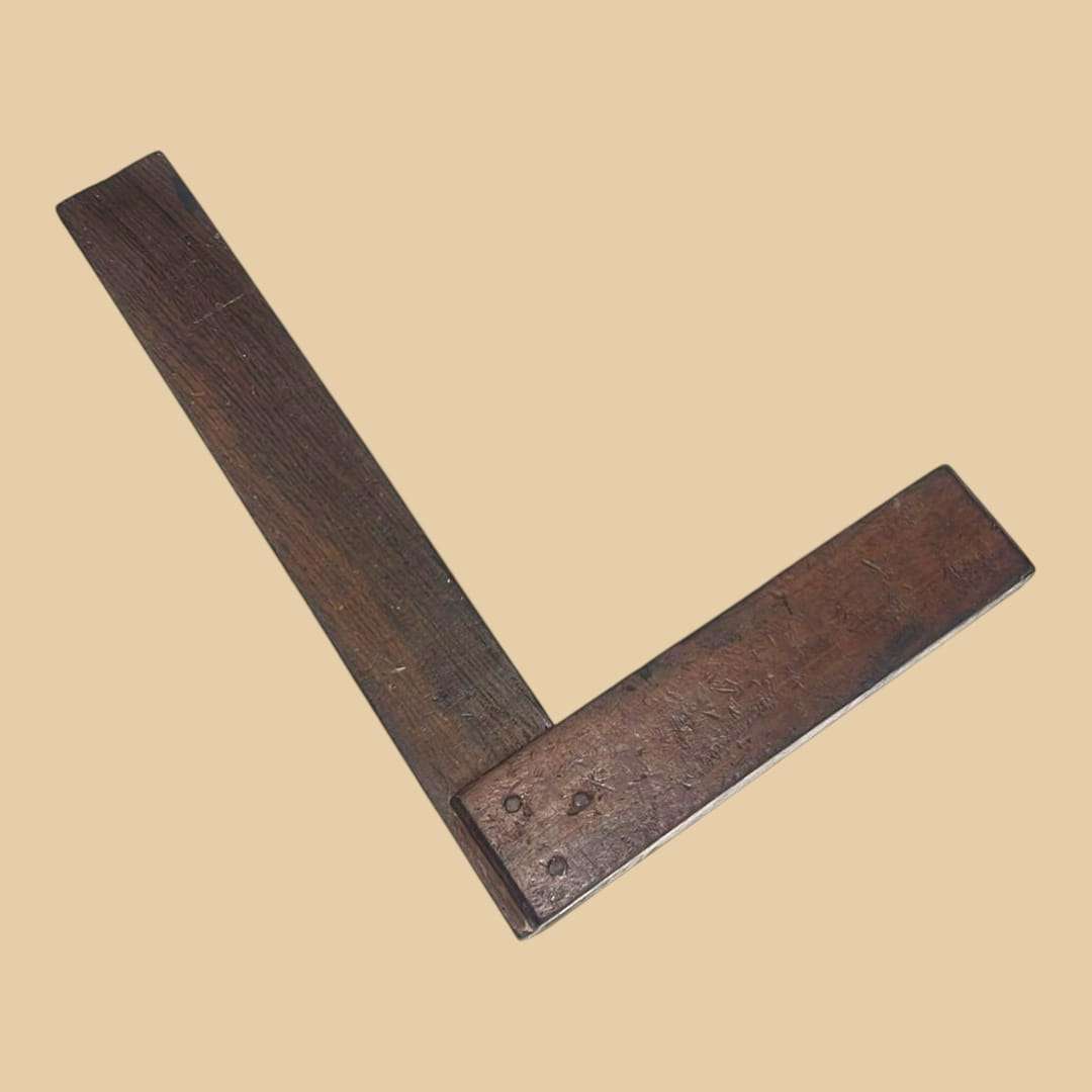 Escuadra de carpintería antigua de madera original - Cositas Antiguas – La Guadaña, Anticuarios Online en Jerez , vender antigüedades, muebles antiguos