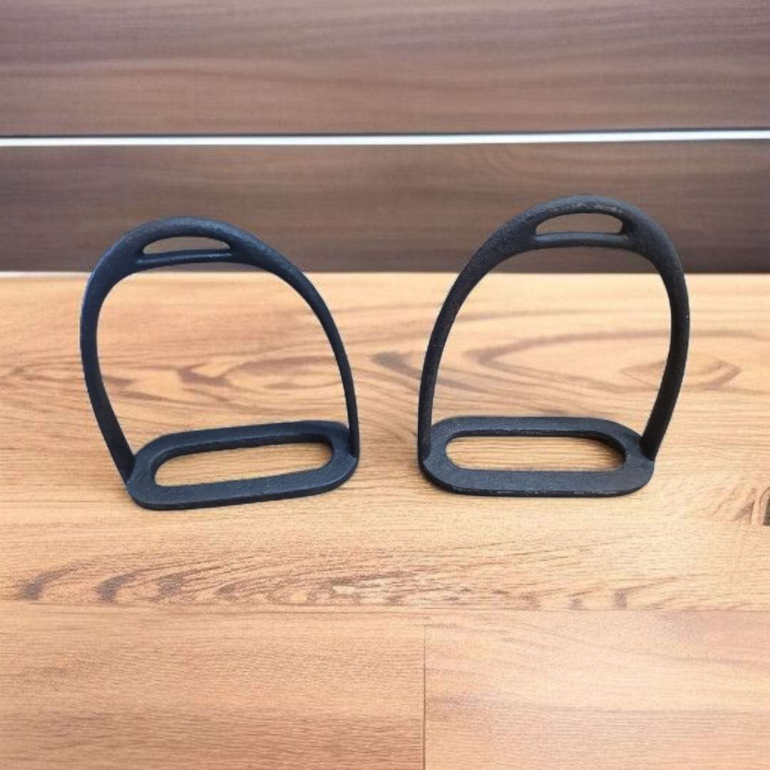 Estribos antiguos de hierro forjado para montar a caballo - Cositas Antiguas – La Guadaña, Anticuarios Online en Jerez , vender antigüedades, muebles antiguos