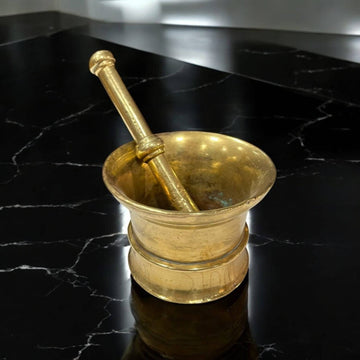 Mortero vintage en bronce con pestillo, estilo tradicional - Cositas Antiguas – La Guadaña, Anticuarios Online en Jerez , vender antigüedades, muebles antiguos