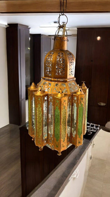 Farol musulmán colgante de metal y cristal verde, única - Cositas Antiguas – La Guadaña, Anticuarios Online en Jerez , vender antigüedades, muebles antiguos