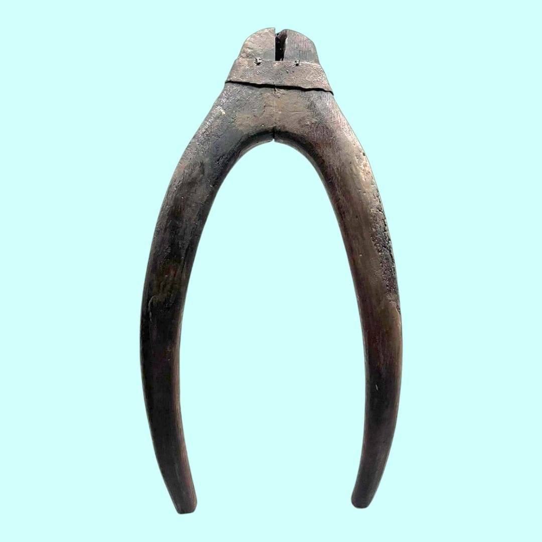 Horcate pequeño de madera – Tradición y utilidad rústica - Cositas Antiguas – La Guadaña, Anticuarios Online en Jerez , vender antigüedades, muebles antiguos