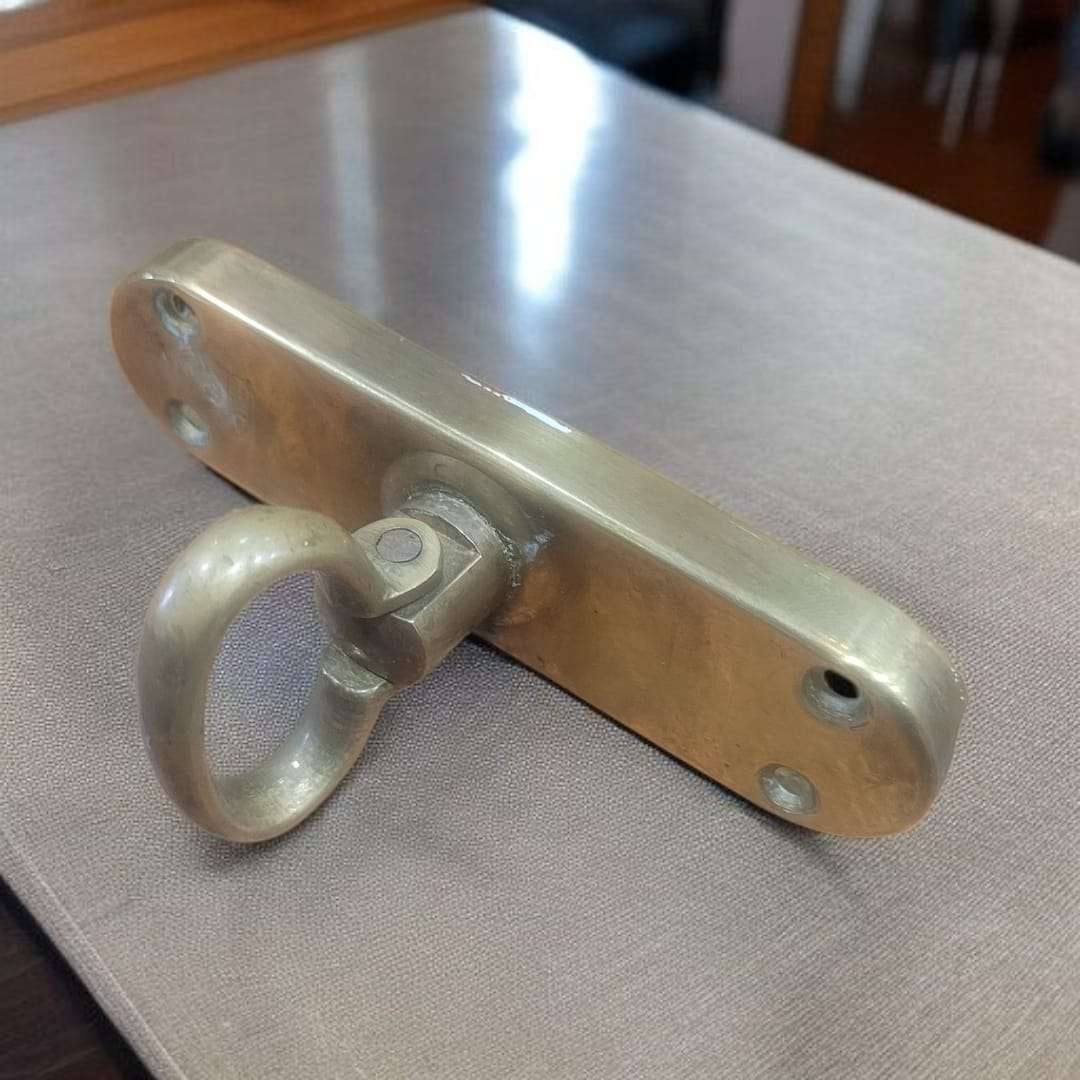Falleba antigua de metal dorado – Seguridad con encanto - Cositas Antiguas – La Guadaña, Anticuarios Online en Jerez , vender antigüedades, muebles antiguos
