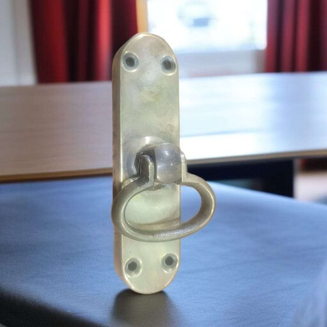 Falleba antigua de metal dorado – Seguridad con encanto - Cositas Antiguas – La Guadaña, Anticuarios Online en Jerez , vender antigüedades, muebles antiguos