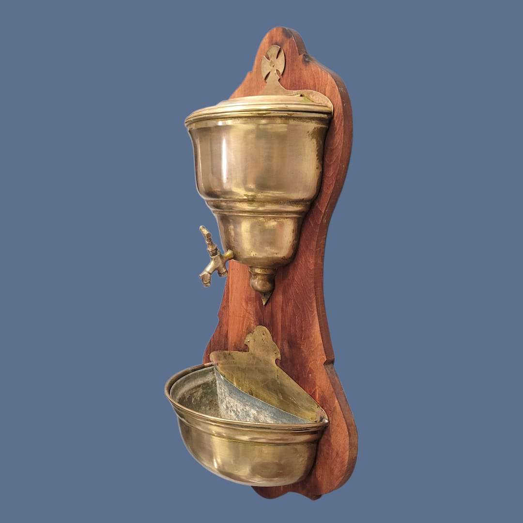 Fuente de sacristía antigua de metal dorado y madera - Cositas Antiguas – La Guadaña, Anticuarios Online en Jerez , vender antigüedades, muebles antiguos