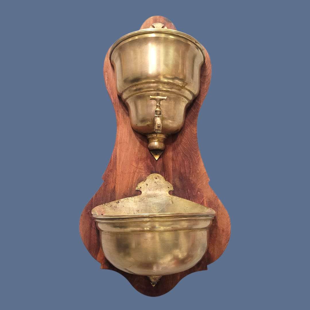Fuente de sacristía antigua de metal dorado y madera - Cositas Antiguas – La Guadaña, Anticuarios Online en Jerez , vender antigüedades, muebles antiguos