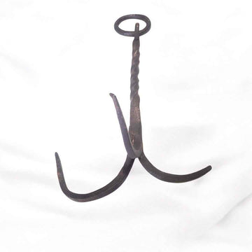 Gancho garabato de forja antigua con 3 garras y anilla - Cositas Antiguas – La Guadaña, Anticuarios Online en Jerez , vender antigüedades, muebles antiguos