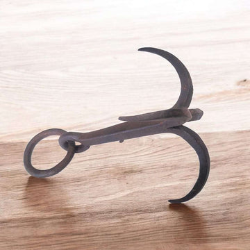 Gancho garabato de forja antiguo con 4 garras curvas - Cositas Antiguas – La Guadaña, Anticuarios Online en Jerez , vender antigüedades, muebles antiguos