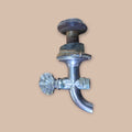 Grifo de aguamanil antiguo en metal, pieza única - Cositas Antiguas – La Guadaña, Anticuarios Online en Jerez , vender antigüedades, muebles antiguos