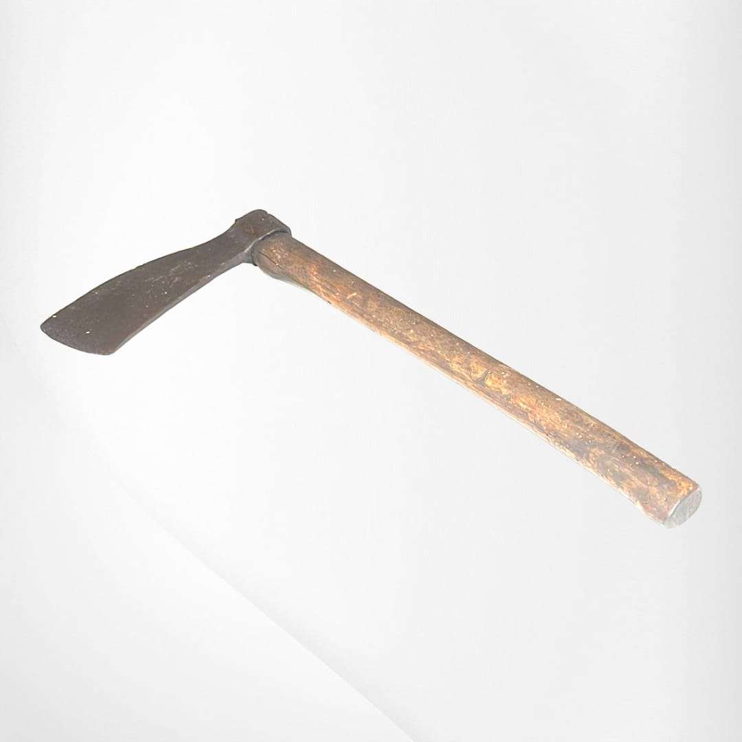 Hacha antigua de hierro y madera | Pieza rústica única - Cositas Antiguas – La Guadaña, Anticuarios Online en Jerez , vender antigüedades, muebles antiguos
