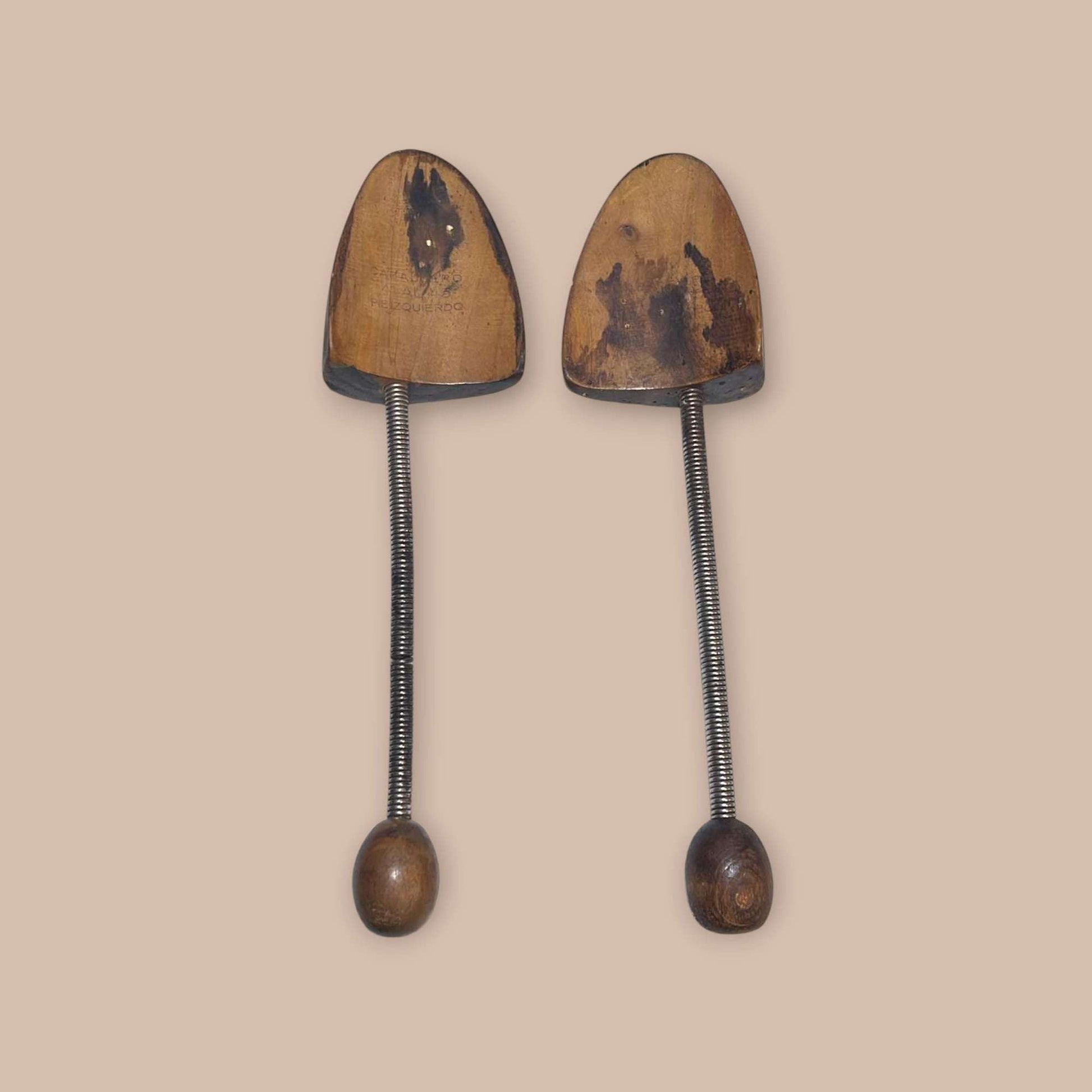 Hormas para zapatos antiguas de madera y metal | Vintage - Cositas Antiguas – La Guadaña, Anticuarios Online en Jerez , vender antigüedades, muebles antiguos