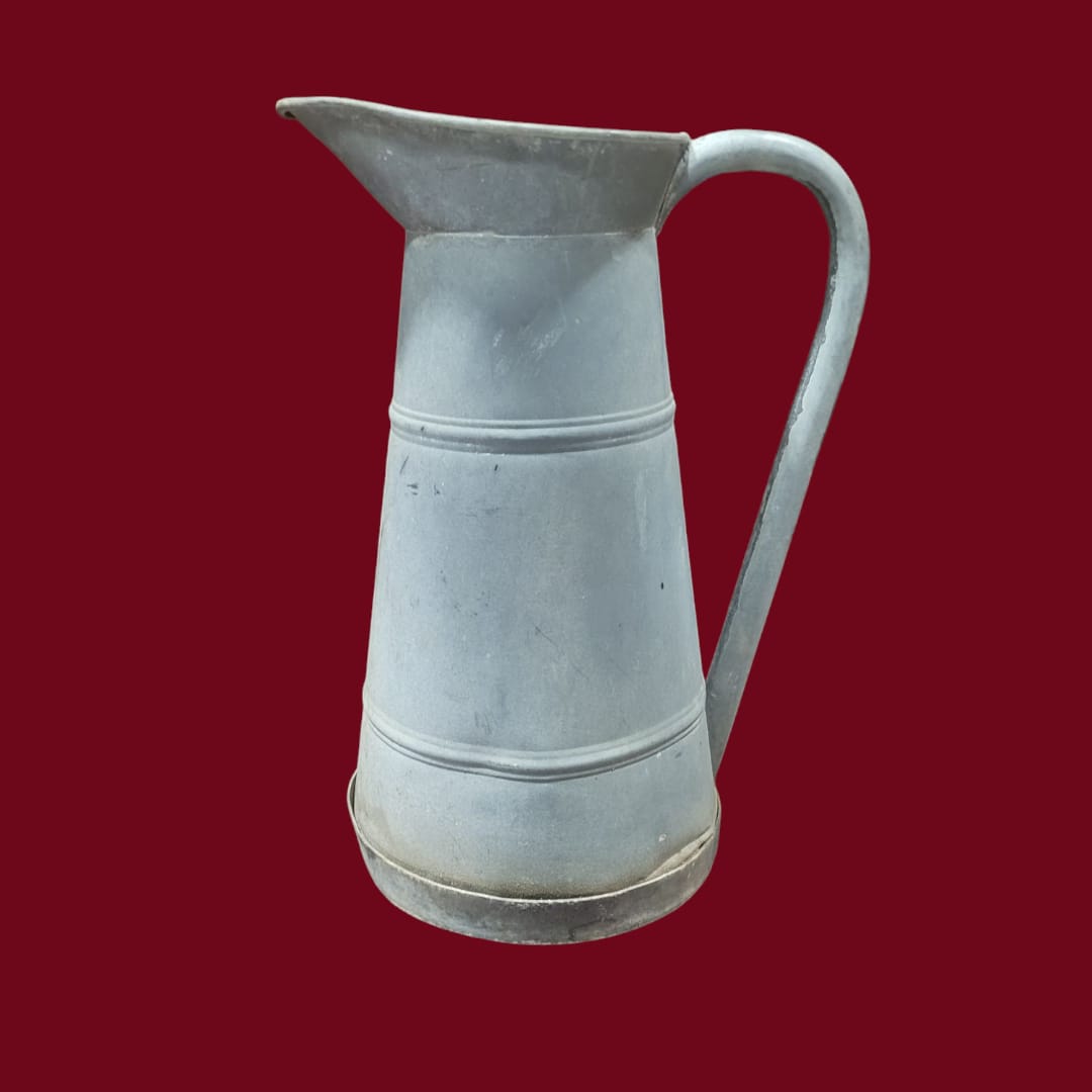 Aguamanil de Zinc con asa, diseño vintage y resistente - Cositas Antiguas – La Guadaña, Anticuarios Online en Jerez , vender antigüedades, muebles antiguos