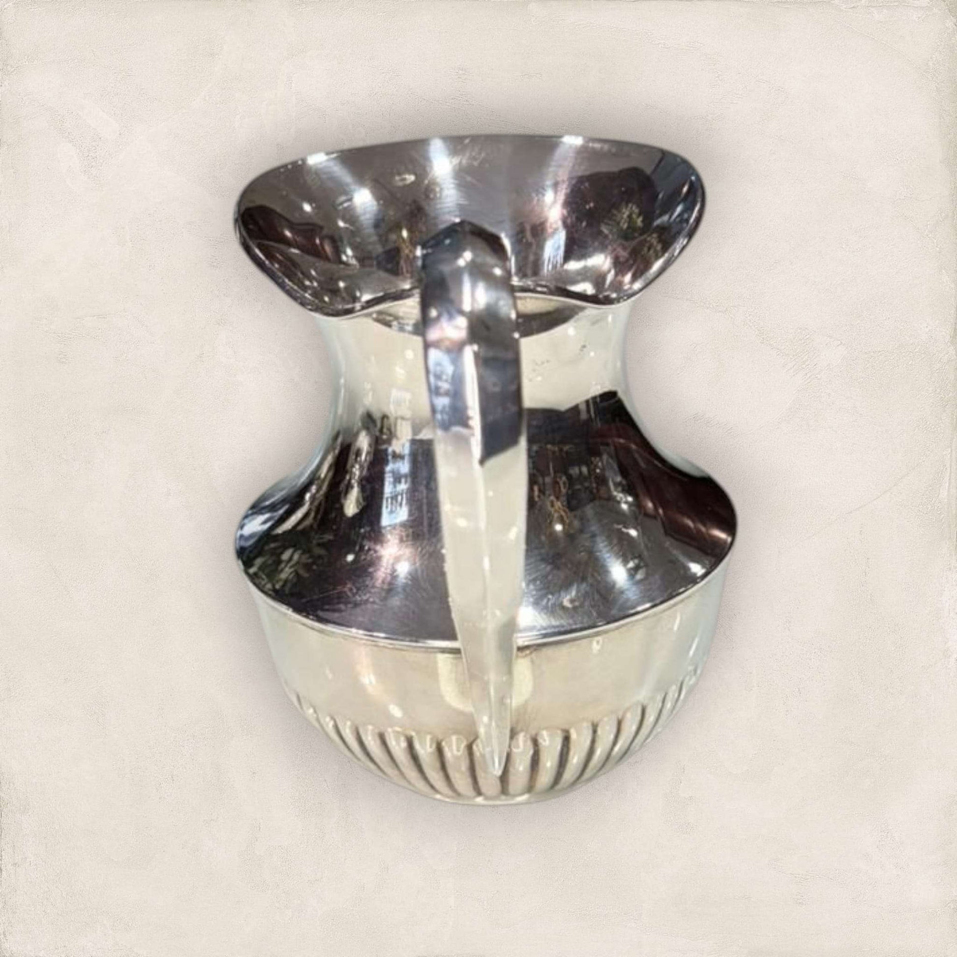 Jarra de Metal Plateado: Elegancia y Brillo en Cada Espacio - Cositas Antiguas – La Guadaña, Anticuarios Online en Jerez , vender antigüedades, muebles antiguos