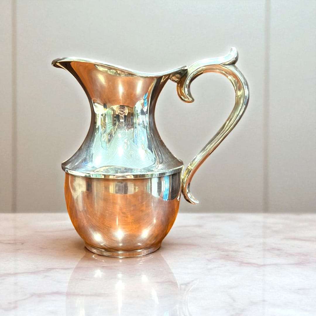 Jarra de metal plateado | Elegancia única en tu mesa - Cositas Antiguas – La Guadaña, Anticuarios Online en Jerez , vender antigüedades, muebles antiguos