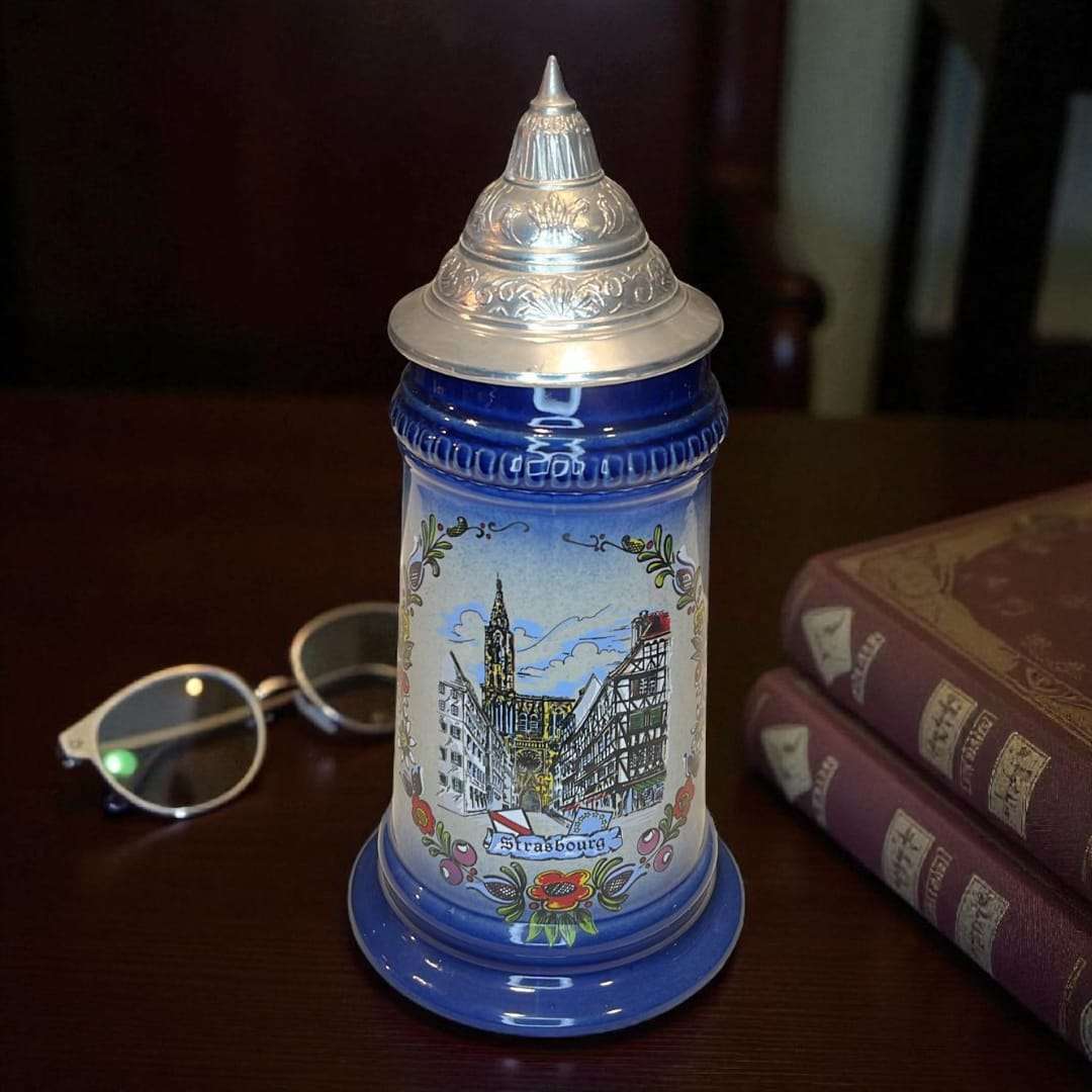 Jarra de cerveza alemana de porcelana con tapa metálica - Cositas Antiguas – La Guadaña, Anticuarios Online en Jerez , vender antigüedades, muebles antiguos