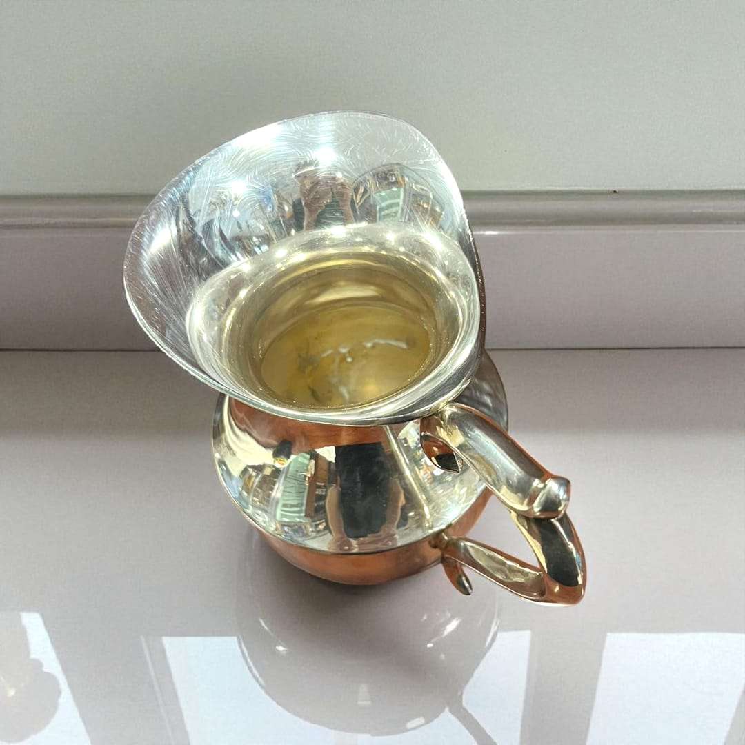 Jarra de metal plateado | Elegancia única en tu mesa - Cositas Antiguas – La Guadaña, Anticuarios Online en Jerez , vender antigüedades, muebles antiguos