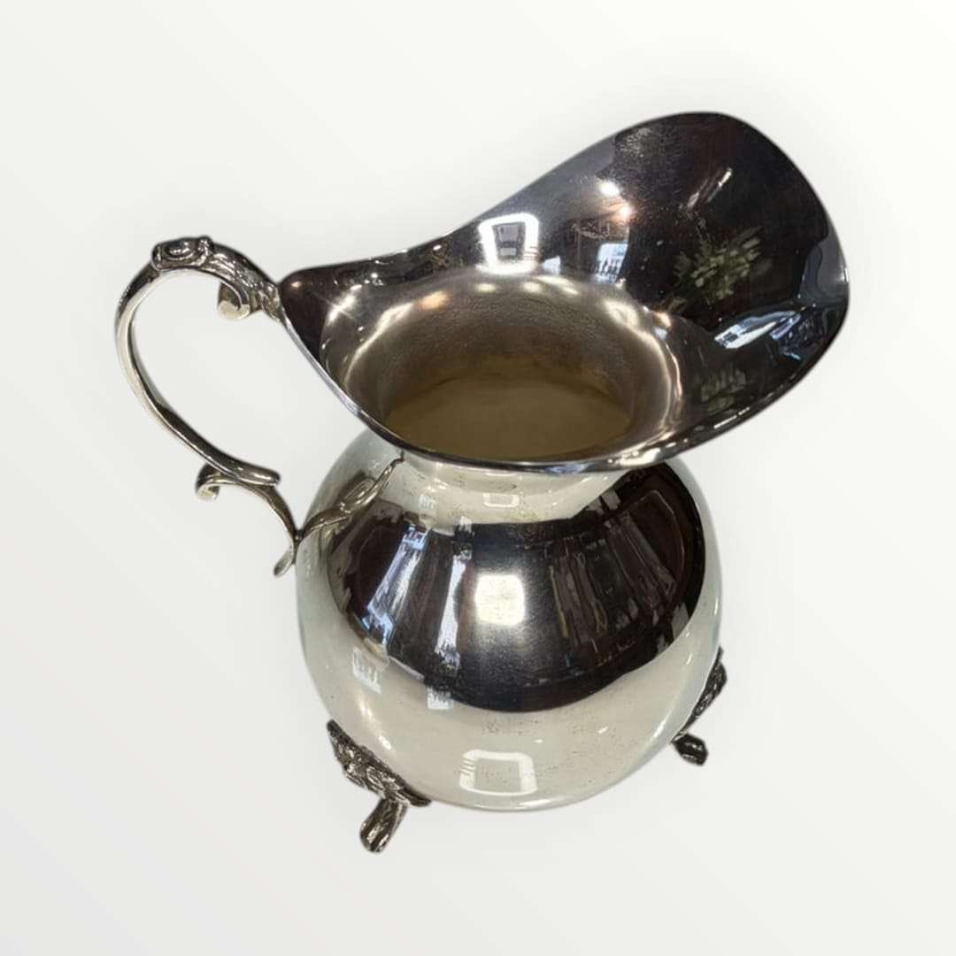 Jarra de metal plateado – elegancia clásica única - Cositas Antiguas – La Guadaña, Anticuarios Online en Jerez , vender antigüedades, muebles antiguos