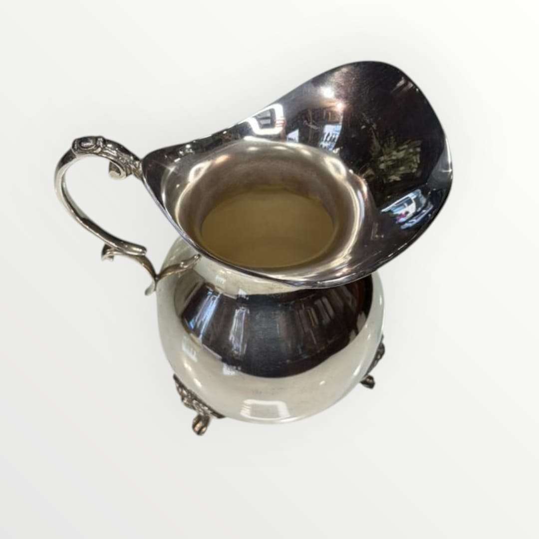 Jarra de metal plateado – elegancia clásica única - Cositas Antiguas – La Guadaña, Anticuarios Online en Jerez , vender antigüedades, muebles antiguos