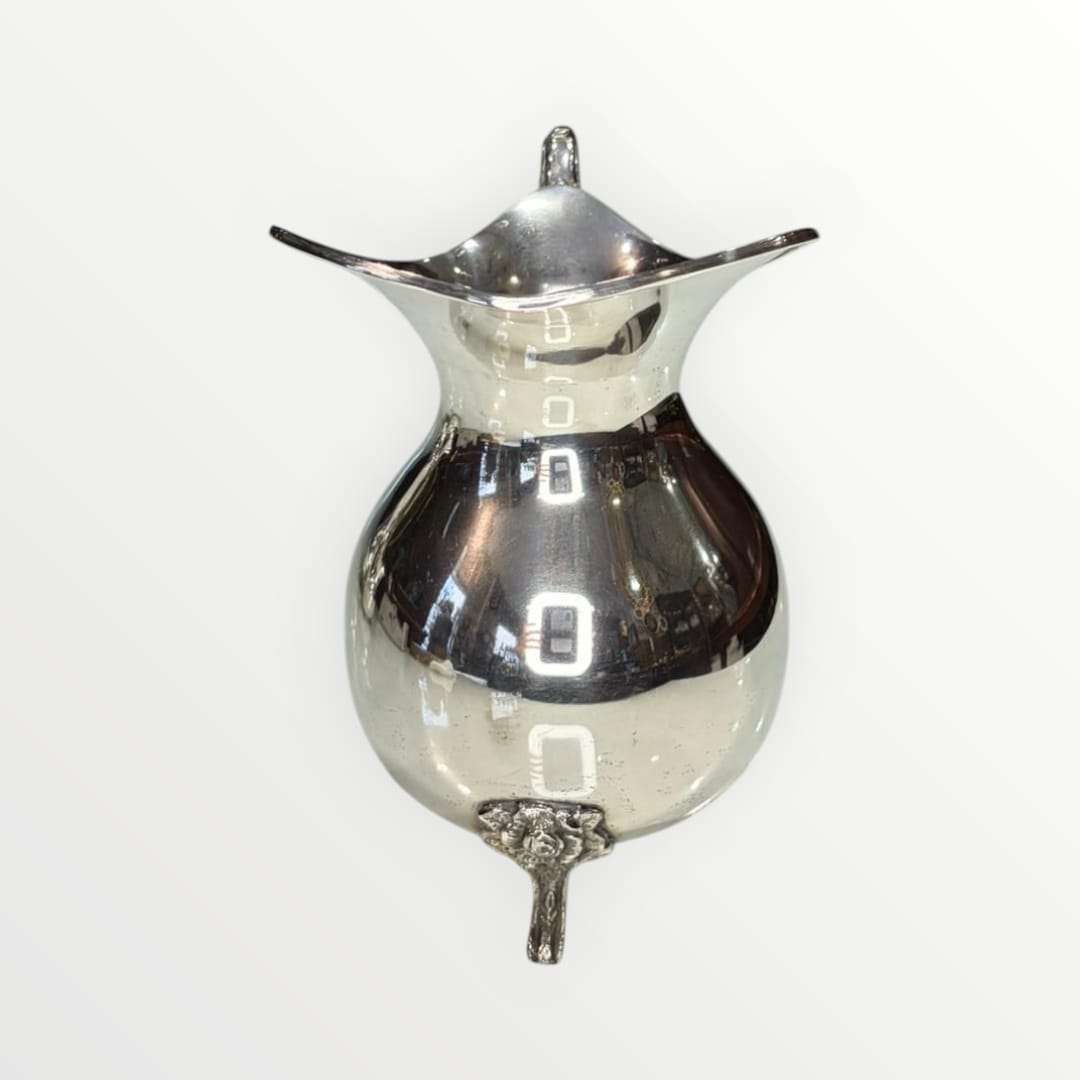 Jarra de metal plateado – elegancia clásica única - Cositas Antiguas – La Guadaña, Anticuarios Online en Jerez , vender antigüedades, muebles antiguos