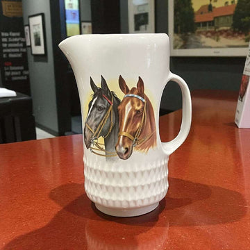 Jarra de porcelana Vitrosan con caballos pintados - Cositas Antiguas – La Guadaña, Anticuarios Online en Jerez , vender antigüedades, muebles antiguos