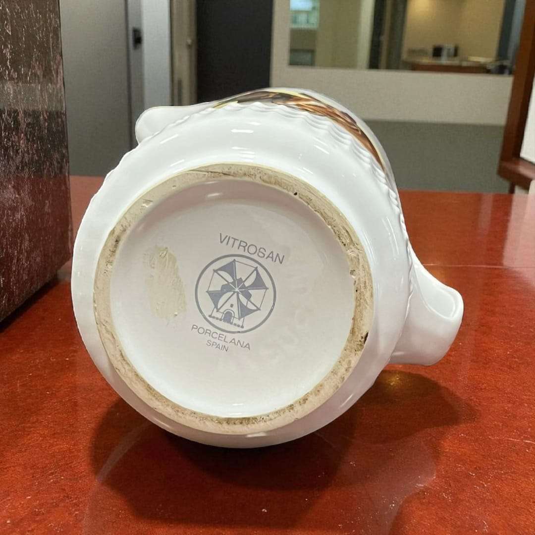 Jarra de porcelana Vitrosan con caballos pintados - Cositas Antiguas – La Guadaña, Anticuarios Online en Jerez , vender antigüedades, muebles antiguos