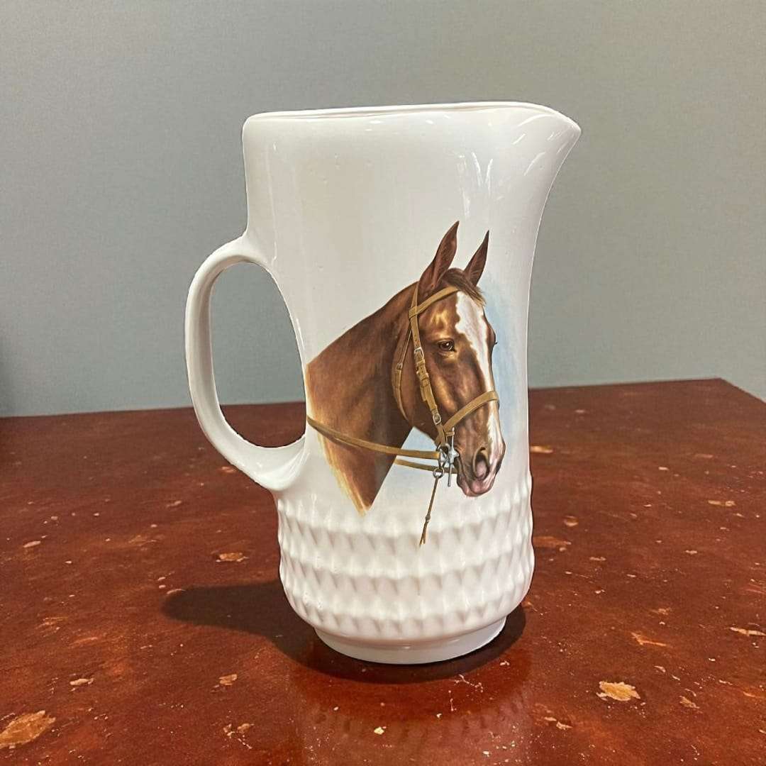 Jarra de porcelana Vitrosan con caballos pintados - Cositas Antiguas – La Guadaña, Anticuarios Online en Jerez , vender antigüedades, muebles antiguos