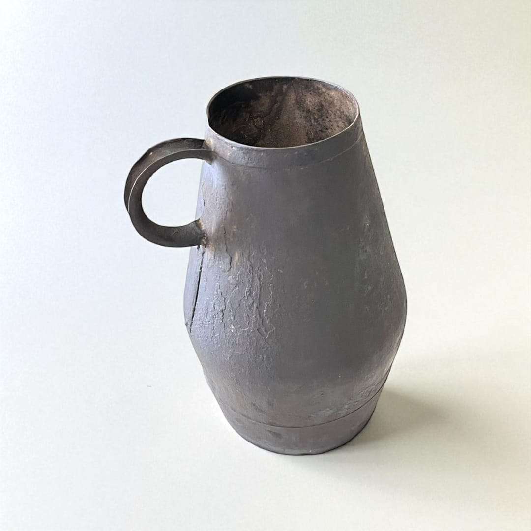 Jarra de trasiego antigua en metal – Pieza única vinícola - Cositas Antiguas – La Guadaña, Anticuarios Online en Jerez , vender antigüedades, muebles antiguos
