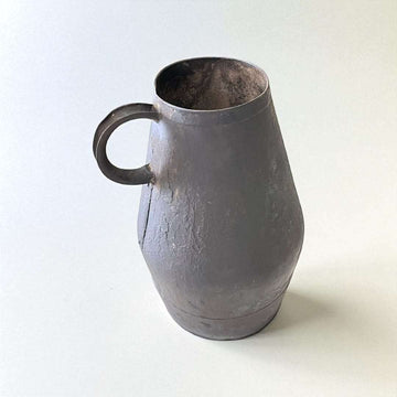Jarra de trasiego antigua en metal – Pieza única vinícola - Cositas Antiguas – La Guadaña, Anticuarios Online en Jerez , vender antigüedades, muebles antiguos