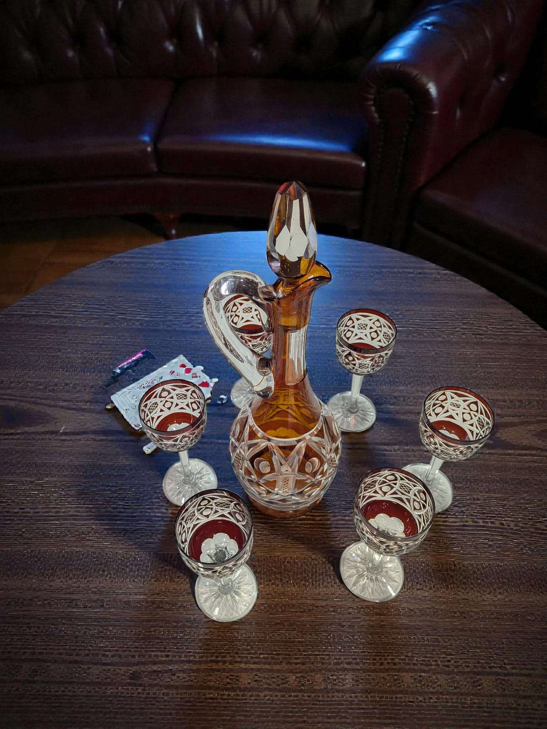 Juego de Licorera con 6 copas de cristal tallado con color - Cositas Antiguas – La Guadaña, Anticuarios Online en Jerez , vender antigüedades, muebles antiguos