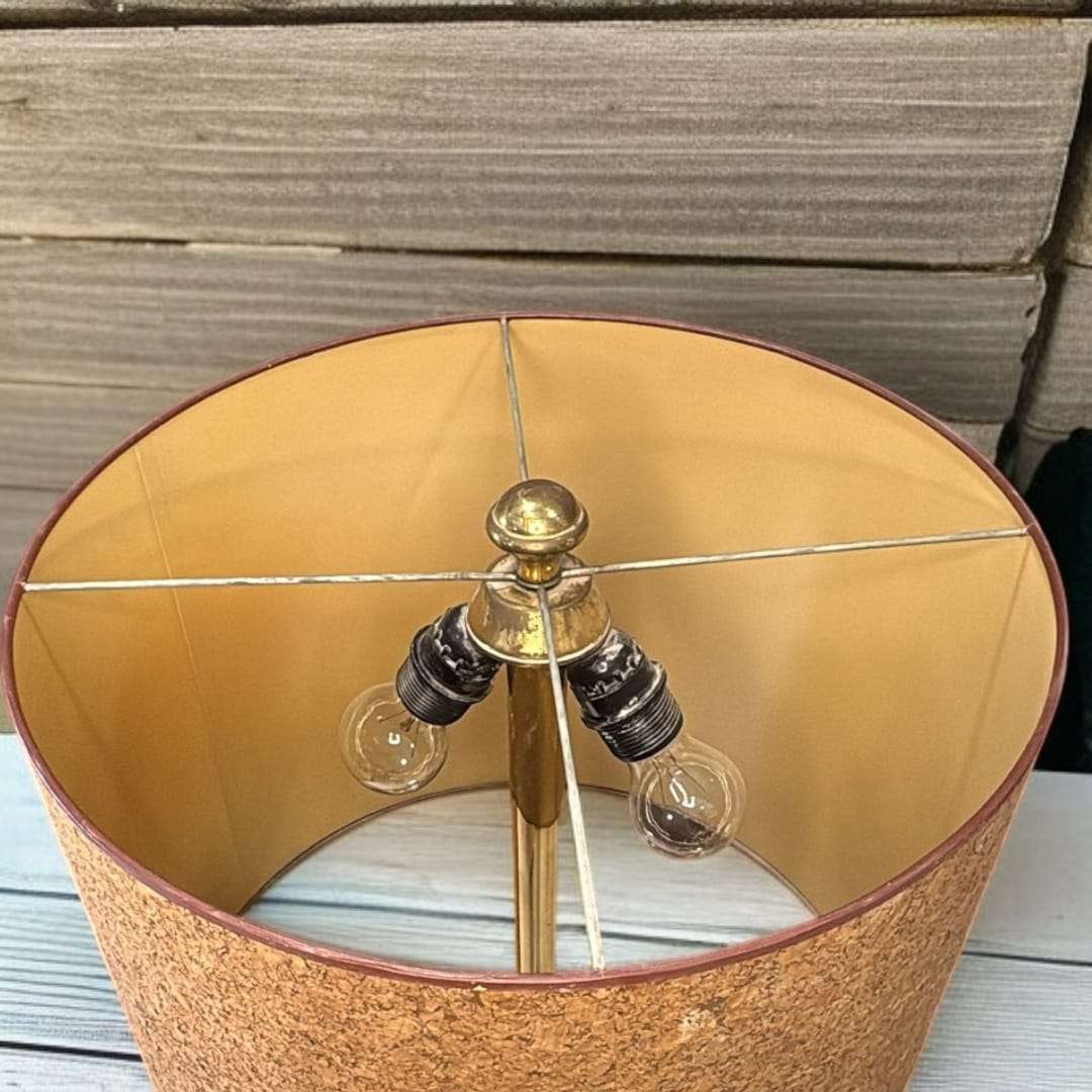Lámpara de mesa Maison Charles dorada - Cositas Antiguas – La Guadaña, Anticuarios Online en Jerez , vender antigüedades, muebles antiguos