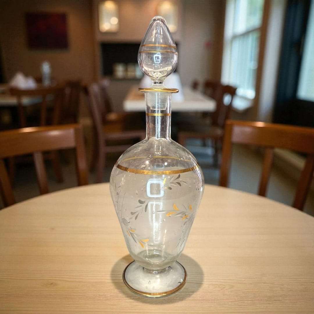Licorera antigua con copas en cristal decorado a mano - Cositas Antiguas – La Guadaña, Anticuarios Online en Jerez , vender antigüedades, muebles antiguos