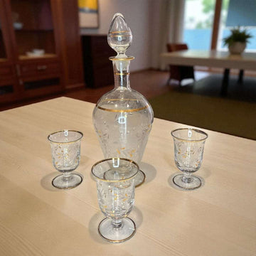 Licorera antigua con copas en cristal decorado a mano - Cositas Antiguas – La Guadaña, Anticuarios Online en Jerez , vender antigüedades, muebles antiguos