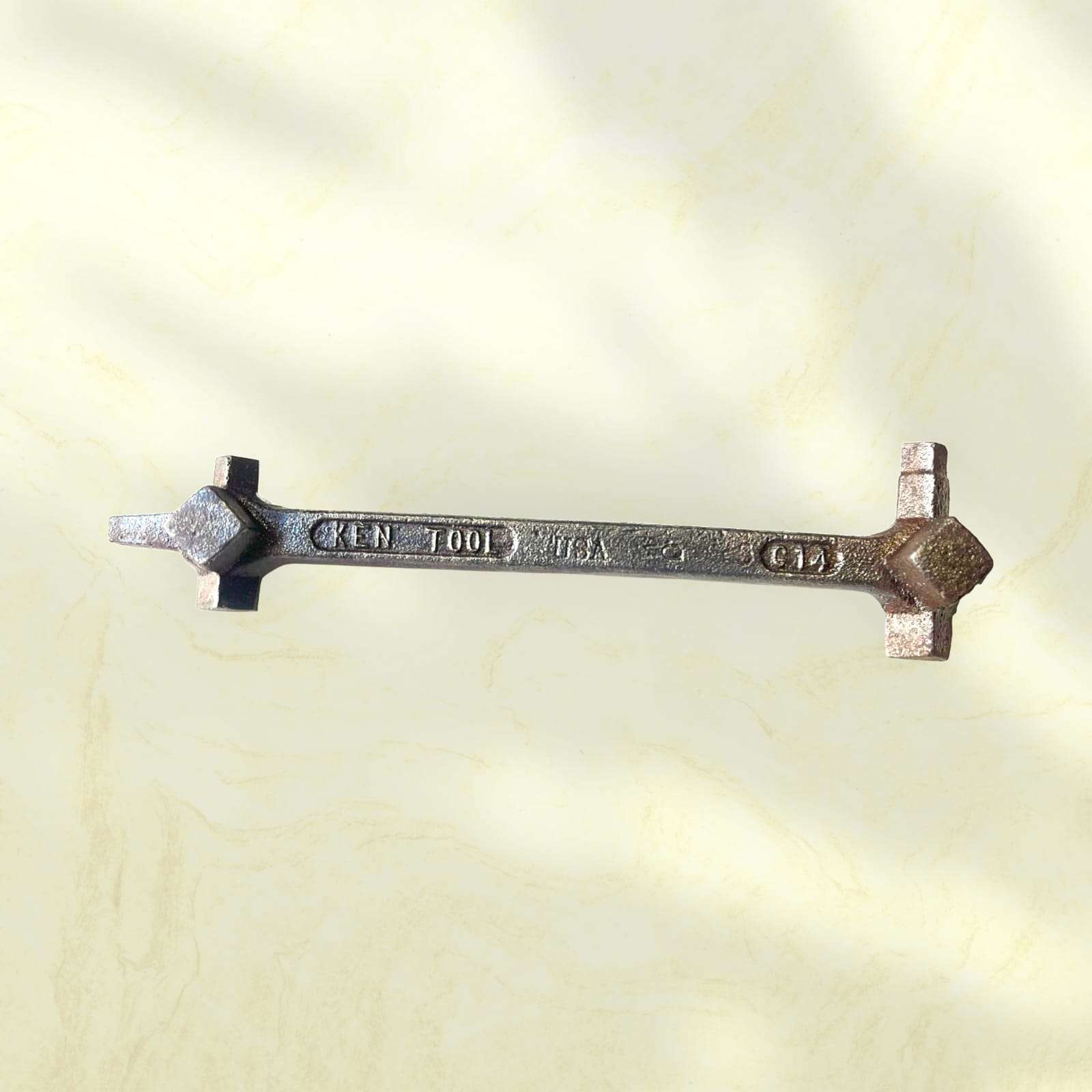 Llave Ken Tool G14 para tapones cuadrados de drenaje - Cositas Antiguas – La Guadaña, Anticuarios Online en Jerez , vender antigüedades, muebles antiguos
