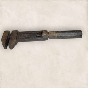Llave inglesa antigua ajustable – herramienta única - Cositas Antiguas – La Guadaña, Anticuarios Online en Jerez , vender antigüedades, muebles antiguos