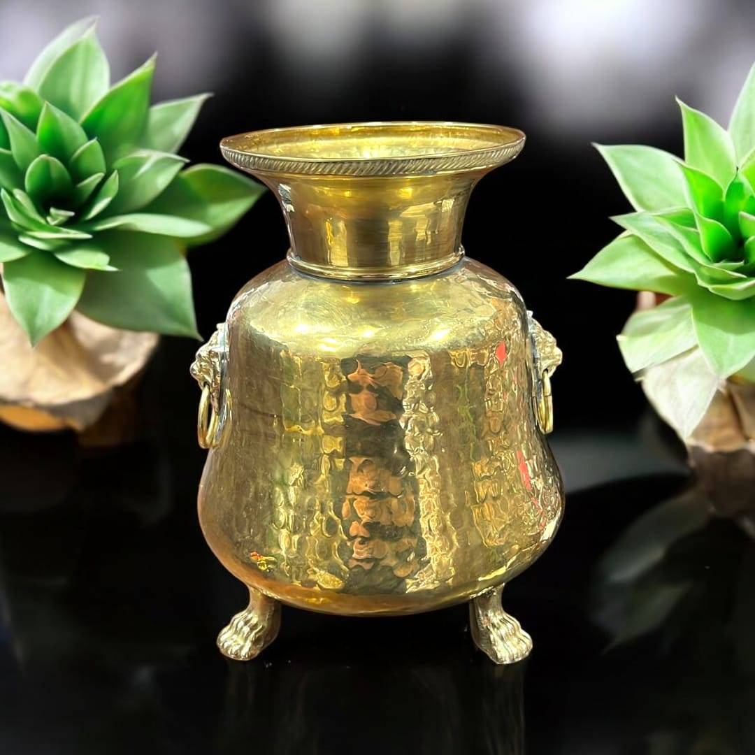 Macetero metálico vintage con patas y asas decorativas - Cositas Antiguas – La Guadaña, Anticuarios Online en Jerez , vender antigüedades, muebles antiguos