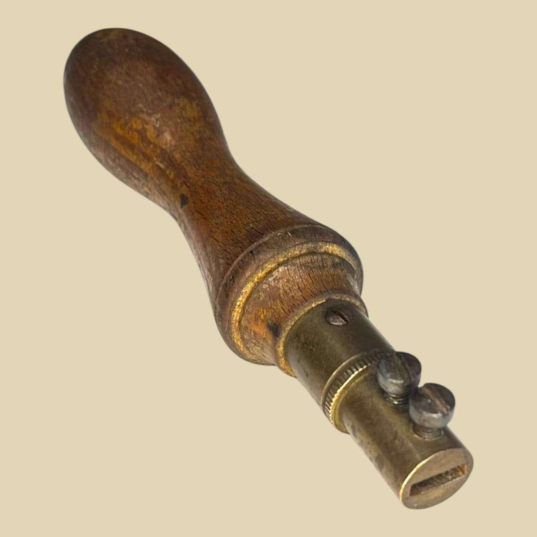 Mango de sierra de carpintería antiguo de madera y metal - Cositas Antiguas – La Guadaña, Anticuarios Online en Jerez , vender antigüedades, muebles antiguos