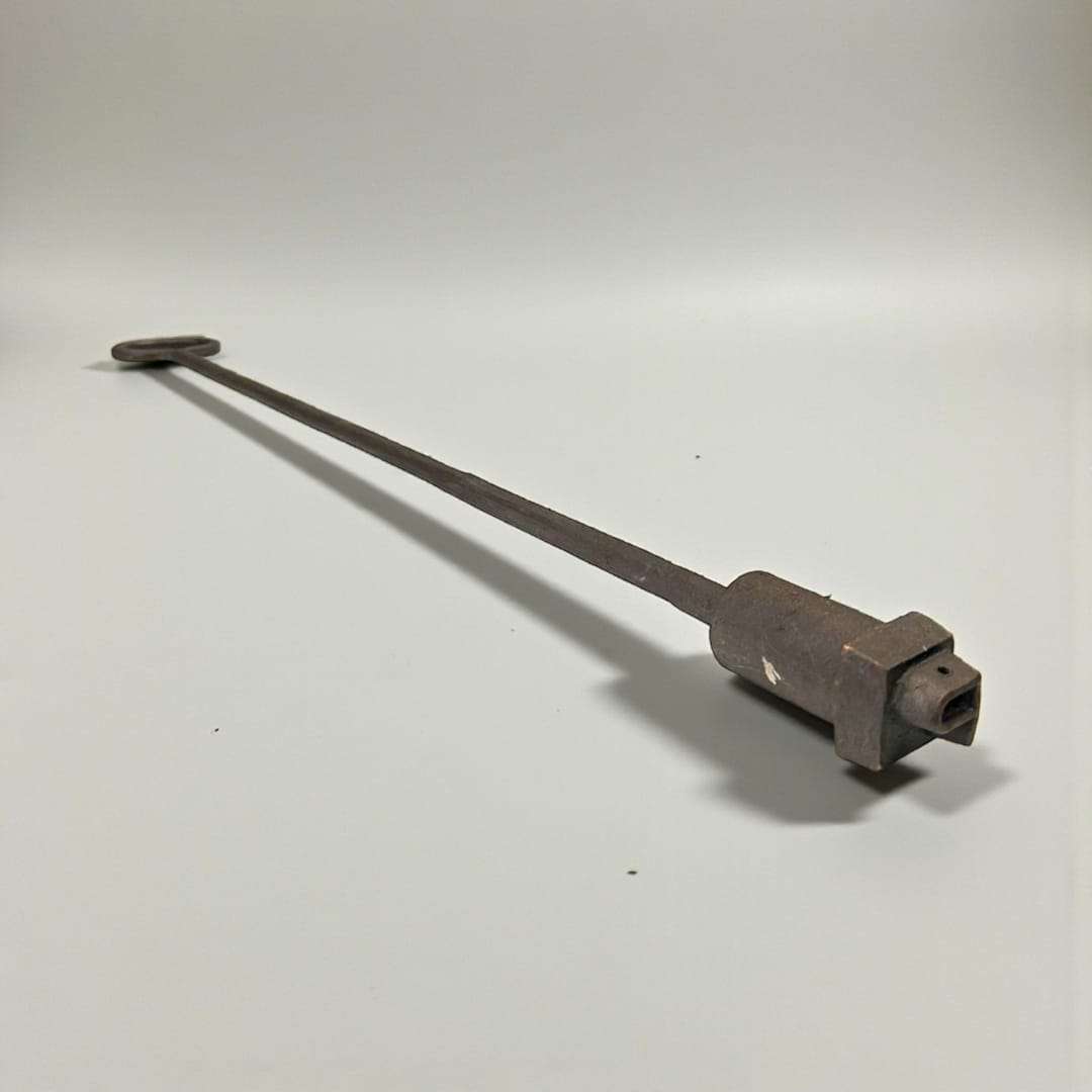 Marcador tonelero antiguo de forja con letra P | Pieza única - Cositas Antiguas – La Guadaña, Anticuarios Online en Jerez , vender antigüedades, muebles antiguos