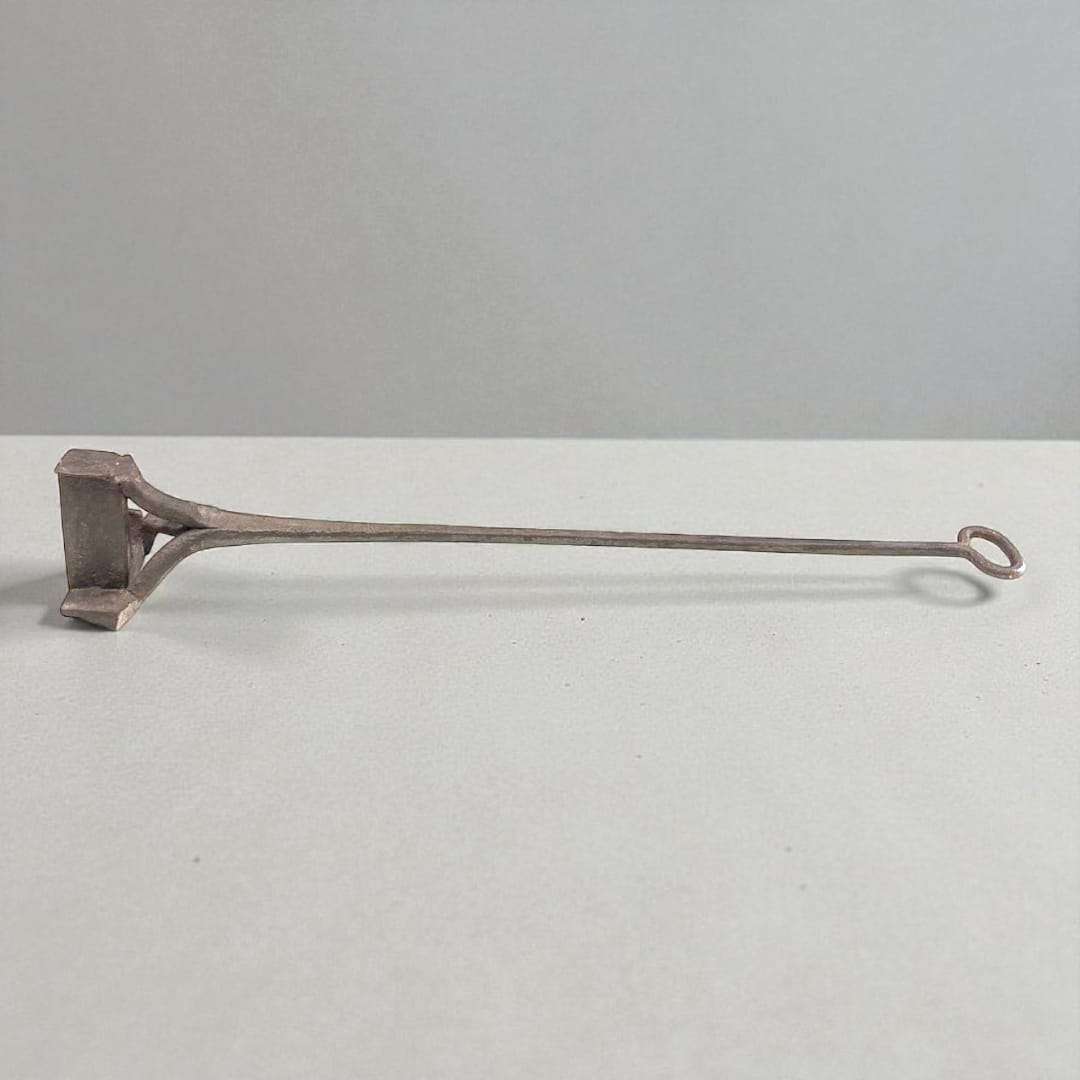 Marcador tonelero de forja con letra L | Pieza única antigua - Cositas Antiguas – La Guadaña, Anticuarios Online en Jerez , vender antigüedades, muebles antiguos