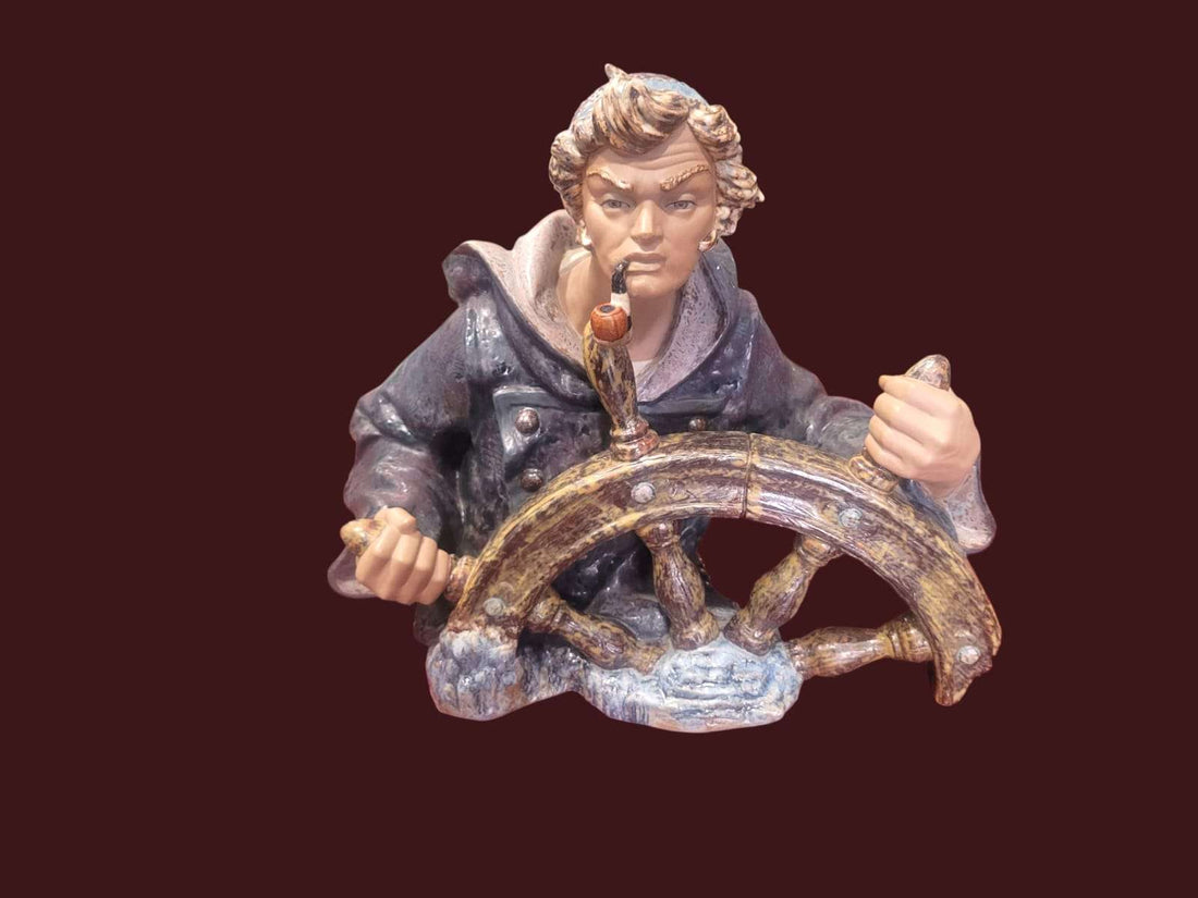 Figura de porcelana Lladró "Timonel", edición coleccionista - Cositas Antiguas – La Guadaña, Anticuarios Online en Jerez , vender antigüedades, muebles antiguos