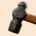 Martillo de bola antiguo con mango de madera original - Cositas Antiguas – La Guadaña, Anticuarios Online en Jerez , vender antigüedades, muebles antiguos