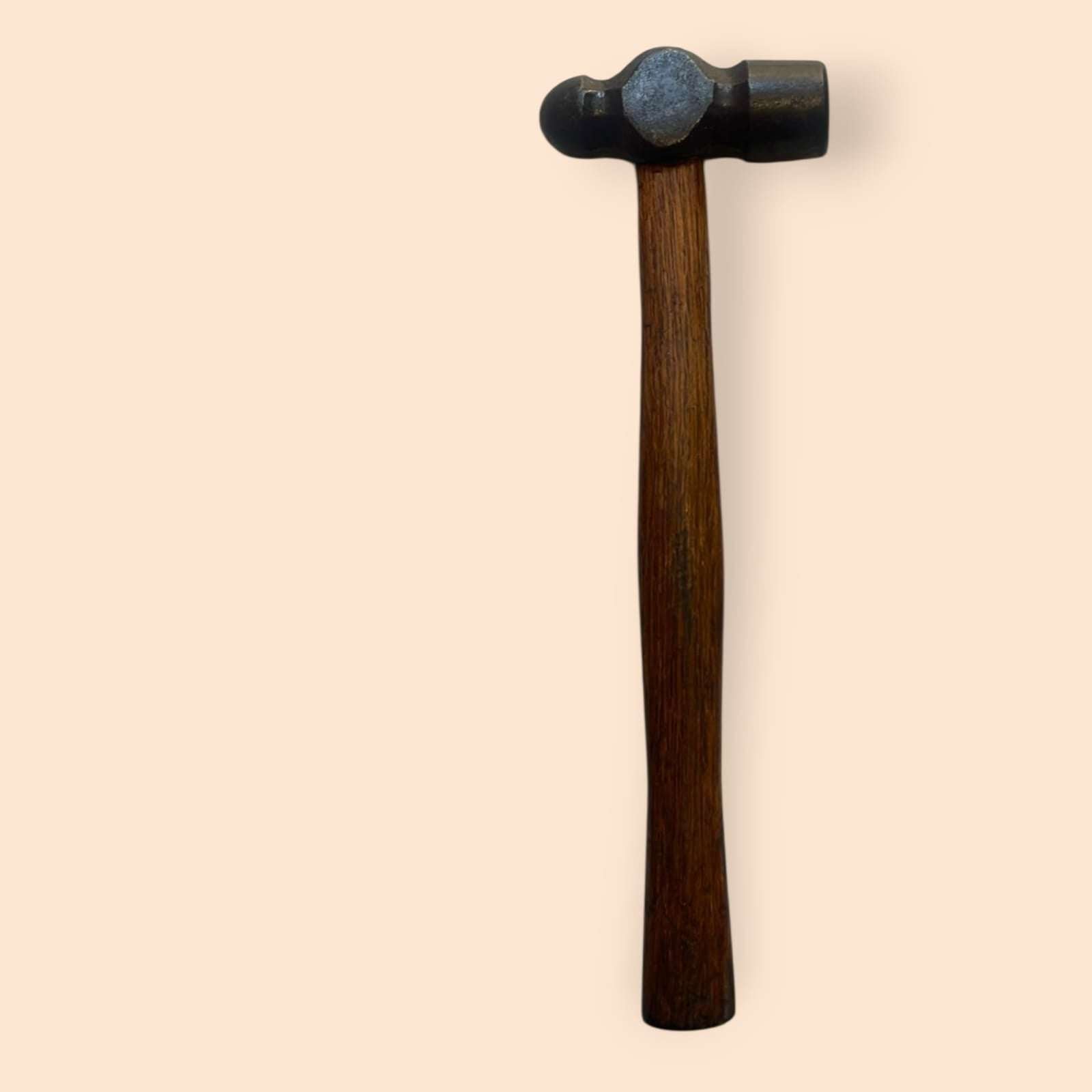 Martillo de bola antiguo con mango de madera original - Cositas Antiguas – La Guadaña, Anticuarios Online en Jerez , vender antigüedades, muebles antiguos