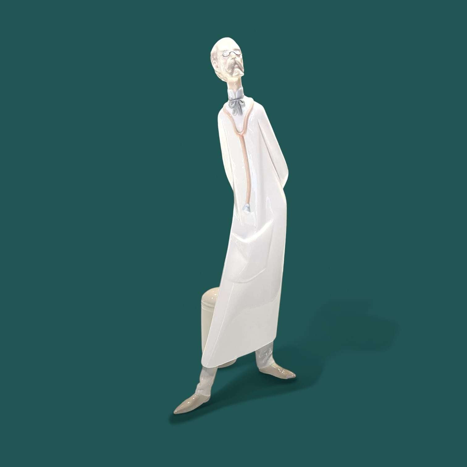 Figura Médico Lladró de porcelana | Pieza exclusiva - Cositas Antiguas – La Guadaña, Anticuarios Online en Jerez , vender antigüedades, muebles antiguos