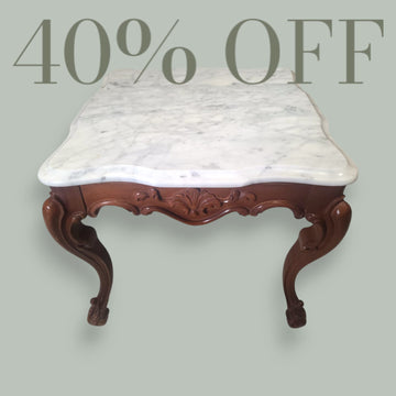 Mesa baja de madera tallada con tapa de mármol blanco - Cositas Antiguas – La Guadaña, Anticuarios Online en Jerez , vender antigüedades, muebles antiguos