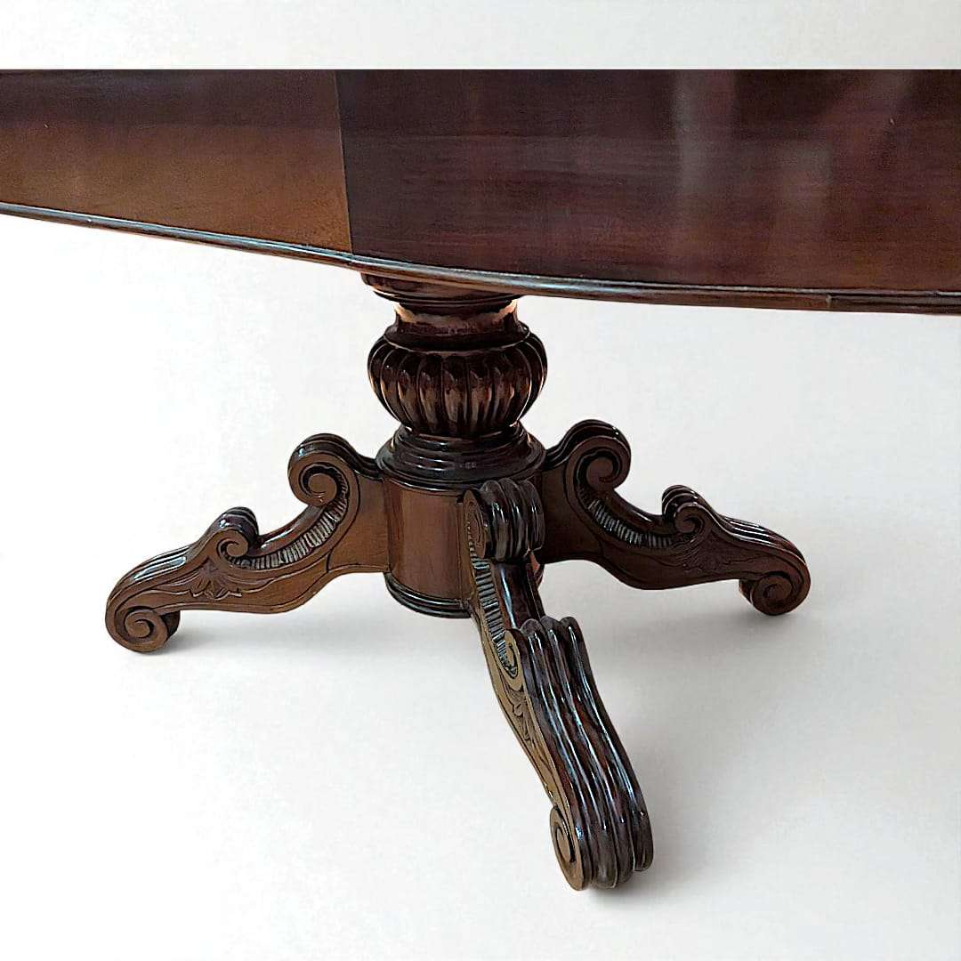 Mesa comedor de caoba con pedestal tallado - pieza única - Cositas Antiguas – La Guadaña, Anticuarios Online en Jerez , vender antigüedades, muebles antiguos