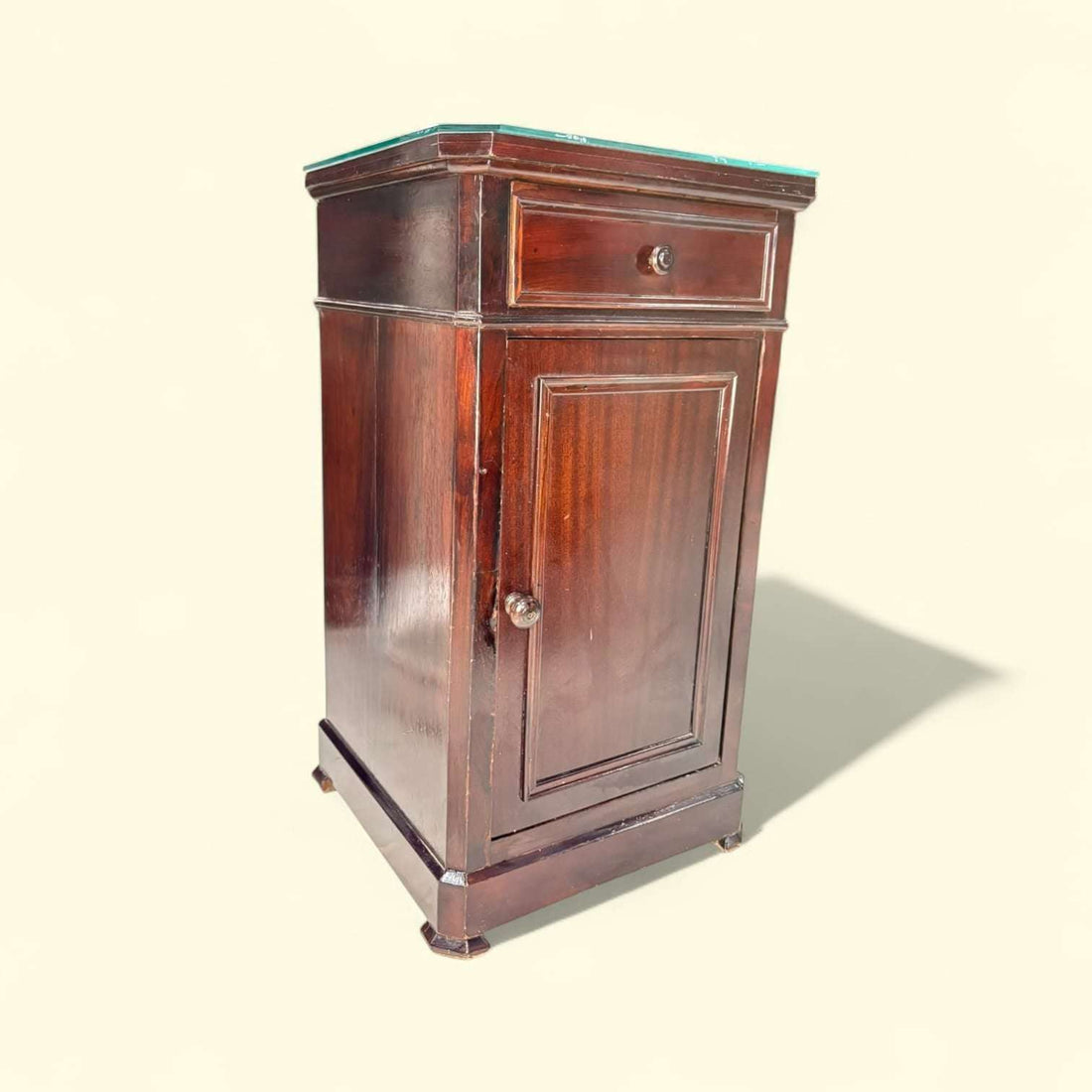 Mesa de noche de caoba con tapa de cristal antigua única - Cositas Antiguas – La Guadaña, Anticuarios Online en Jerez , vender antigüedades, muebles antiguos