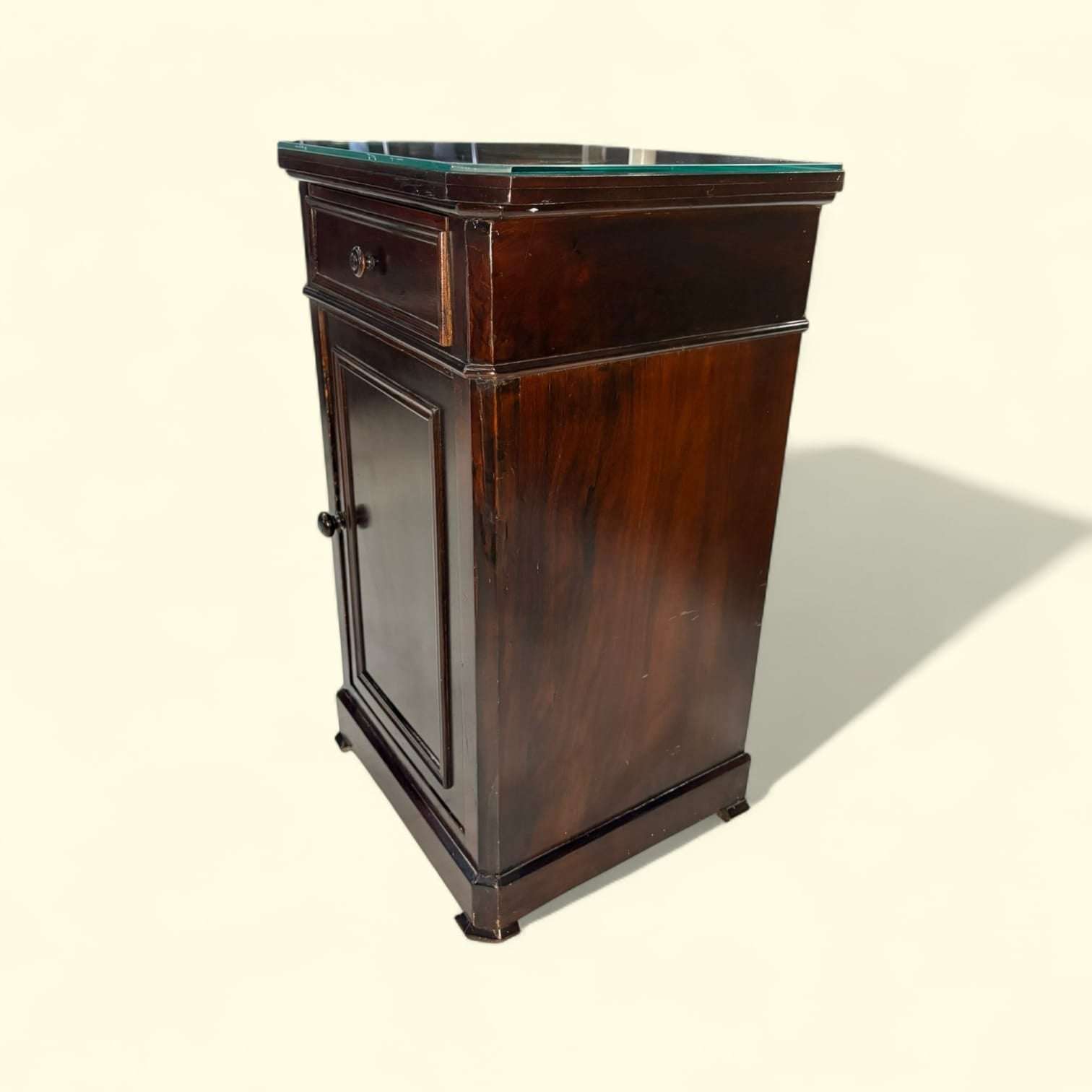 Mesa de noche de caoba con tapa de cristal antigua única - Cositas Antiguas – La Guadaña, Anticuarios Online en Jerez , vender antigüedades, muebles antiguos